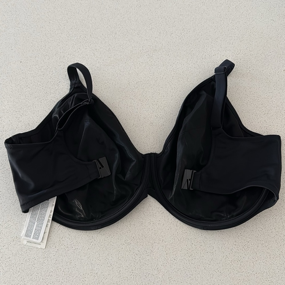 Elomi Essentials Swim Underwire Plunge Bikini Top sz 40M NWT
Smoke free home - Picture 2 of 7